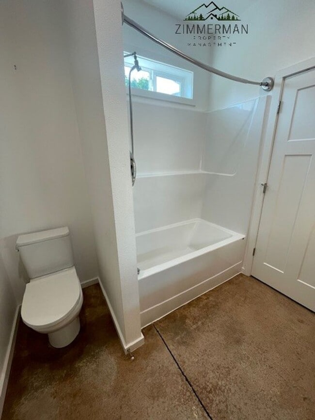 Building Photo - Modern 2 Bedroom Home in the Heart of Springfield!