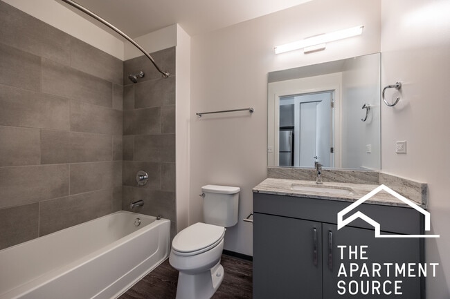 Building Photo - 2340 N California Ave