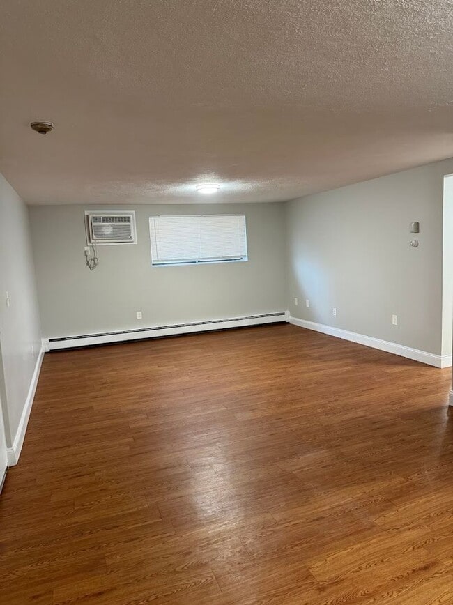 Interior Photo - Harvard Street Apartments