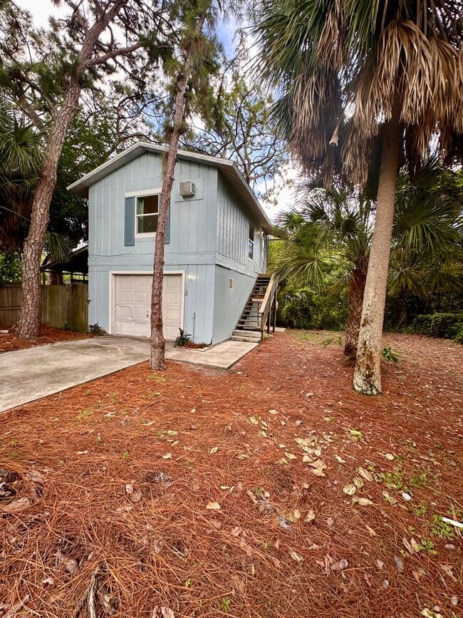 Building Photo - 1104 59th Ave Dr W