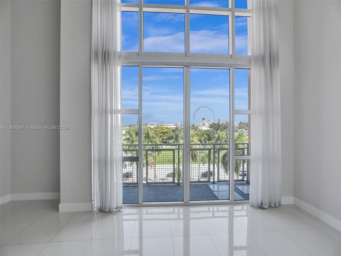 Foto principal - 244 Biscayne Blvd