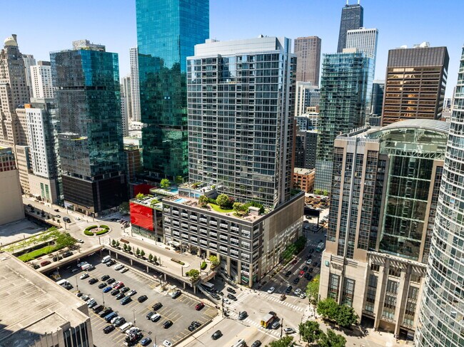 Foto del edificio - 240 E Illinois St