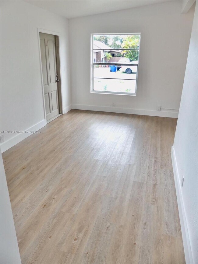 Foto del edificio - 3427 NW 5th St