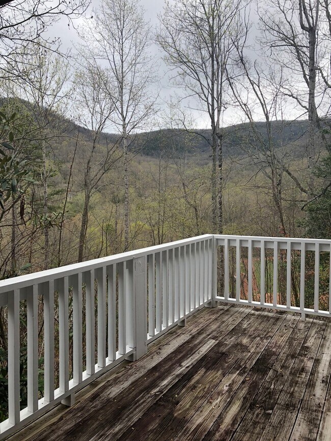 Building Photo - **SCHOOL YEAR RENTAL** AVAILABLE MID-AUGUS...