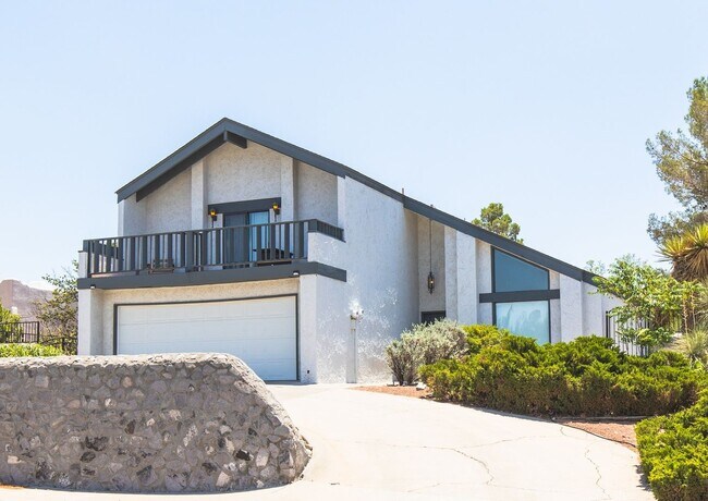 Building Photo - Fully Furnished Spacious 3BR House in Las ...