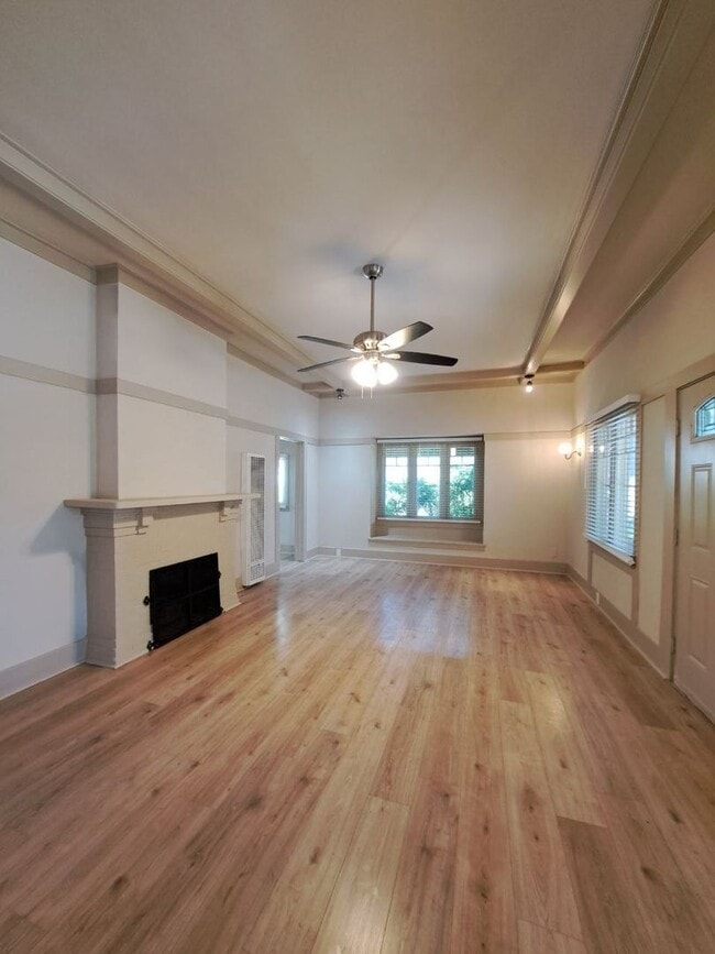Foto del edificio - 827-829 E Dudley Ave
