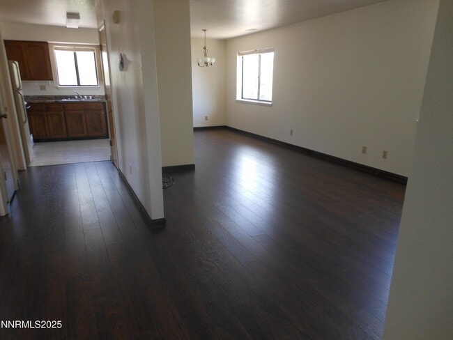 Foto del edificio - 551 Douglas St