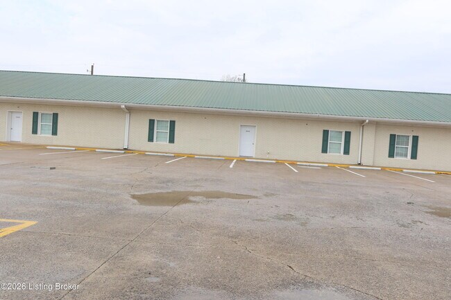 Building Photo - 114 Peonia Rd