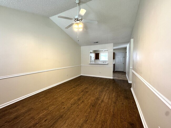 Foto del edificio - Adorable Duplex- Fenced Yard!