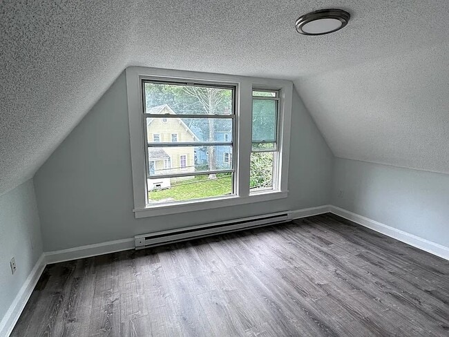 Foto del edificio - 111 Laurel Hill Ave