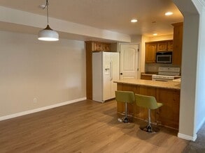 Building Photo - 956 W 580 S