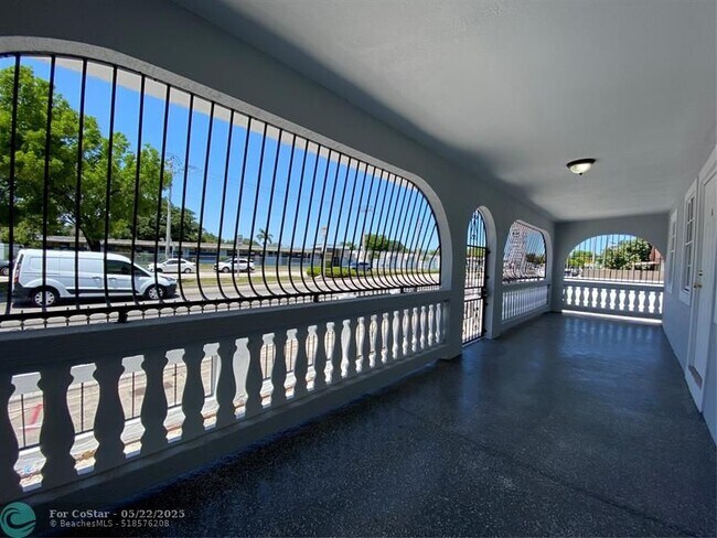 Foto del edificio - 2250 NW 103rd St