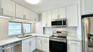 Building Photo - 1617 Ke’eaumoku St