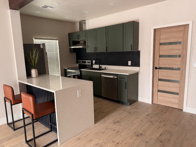 Foto del edificio - 1014 E McKinley St