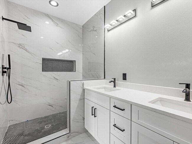 Foto del edificio - 8010 Easter St