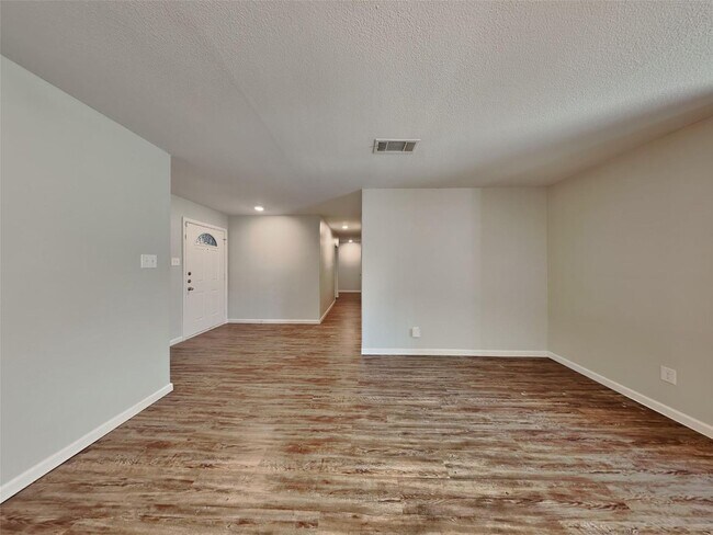 Foto del edificio - 3 BR/2BA | Renovated Single Family Home | 2-car garage | Fenced backyard