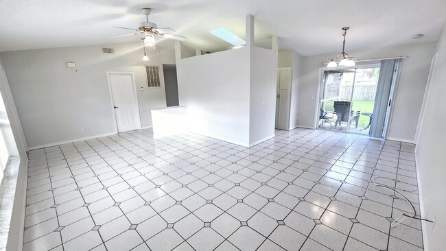 Foto del edificio - 2951 SW Romano Rd