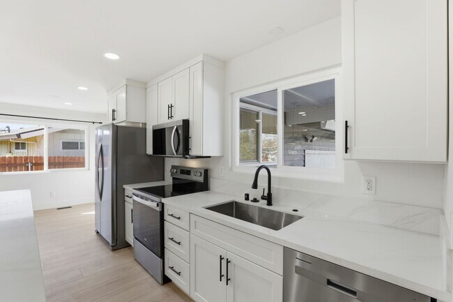 Building Photo - 6877 Buena Terra Way