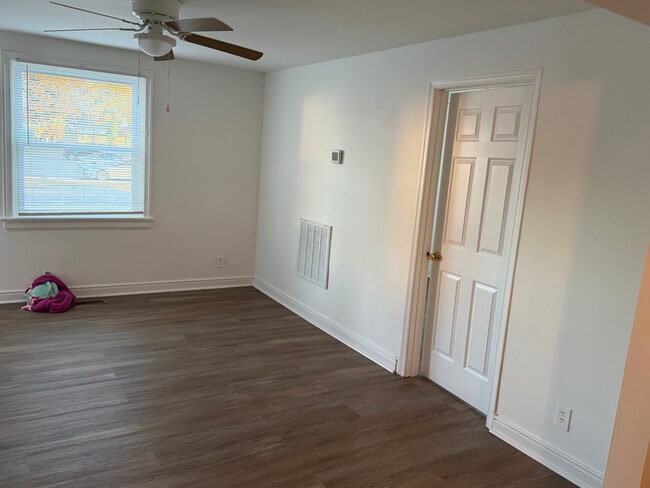 Foto del edificio - 1428 Hopkins Rd