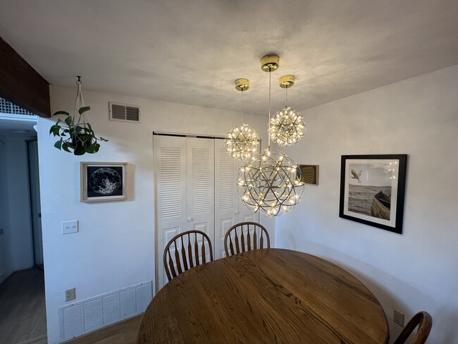 Building Photo - 370 Zang St