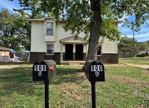 Building Photo - 900 Stevens Ct NE