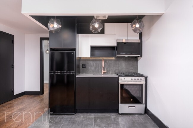 Building Photo - Decatur Street