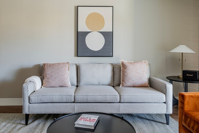 Foto del edificio - 644 Edgewater Blvd