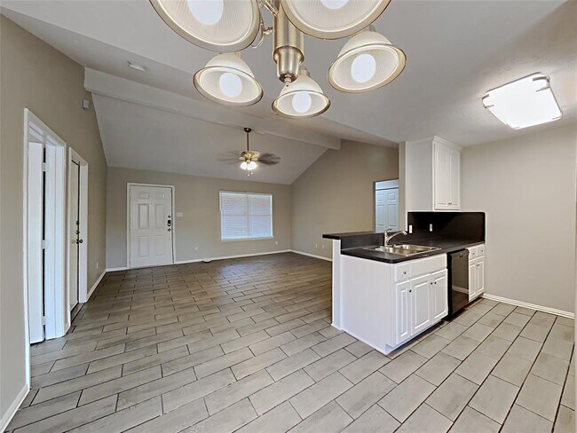 Foto del edificio - 16346 Sun View Ln