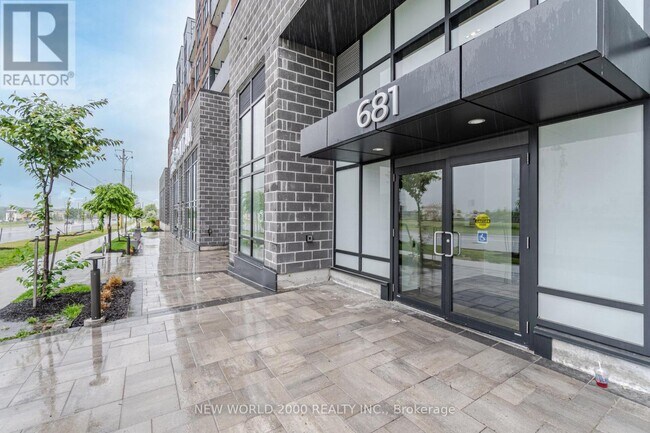 Photo du bâtiment - 681 Yonge St