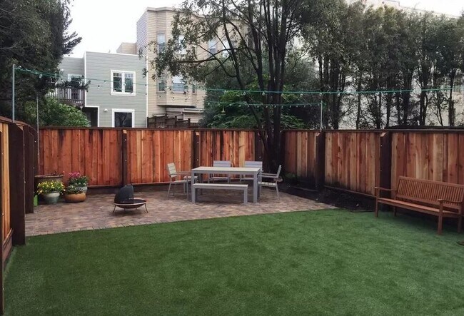 Backyard, comparte con otro apartamento - 180 Parker Ave