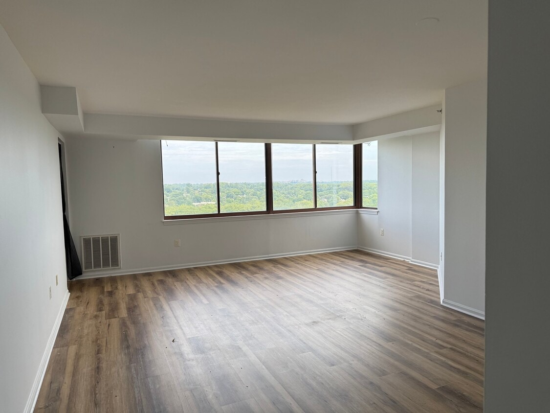 Photo - 10101 Grosvenor Pl (North Bethesda, MD)