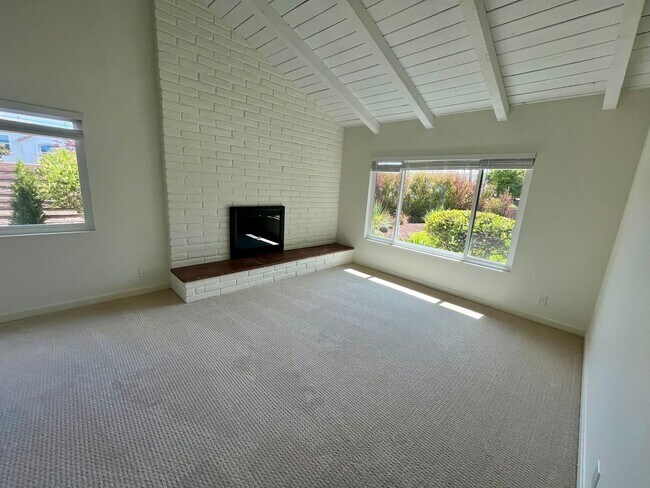 Building Photo - Encinitas Home on Cul-de-Sac