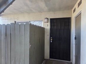 Building Photo - 991 N Mollison Ave
