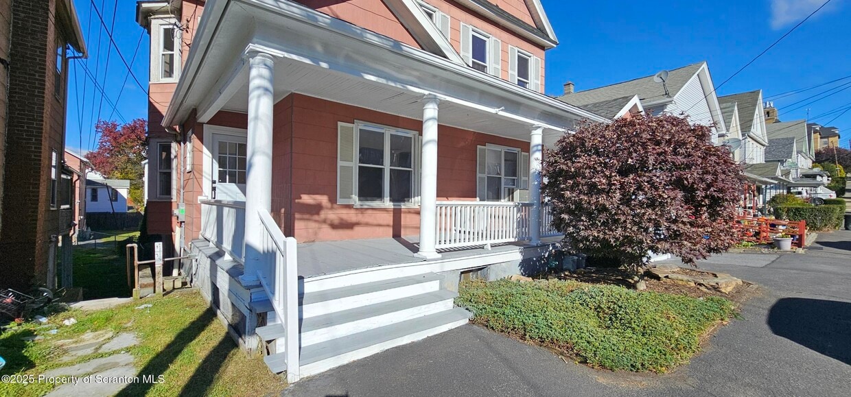 Foto principal - 128 S Rebecca Ave