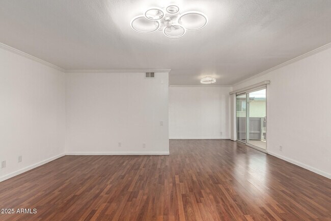 Foto del edificio - 6767 N 7th St