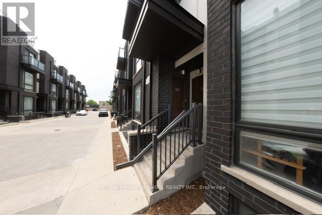 Building Photo - 30 Fieldway Rd