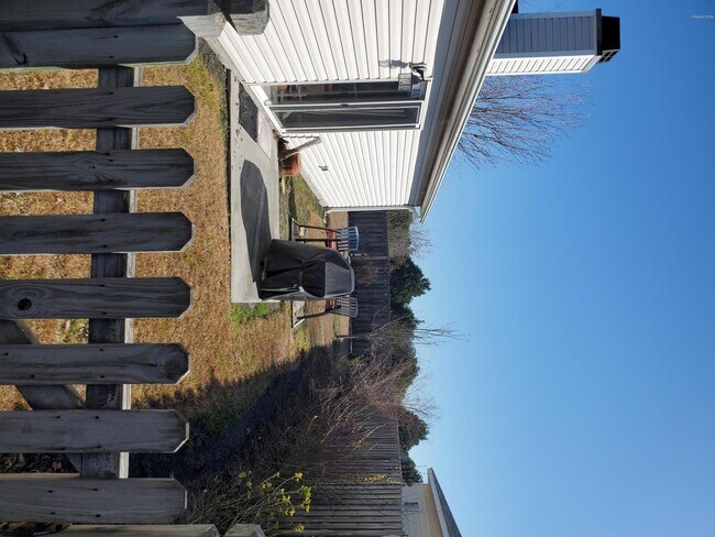 Building Photo - 7428 Ern Way