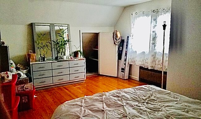 bed room - 34 River Rd