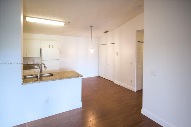 Foto del edificio - 5600 NW 61st St