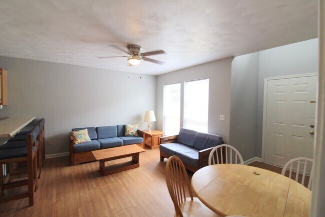 Foto del edificio - 1470 Devon Ln