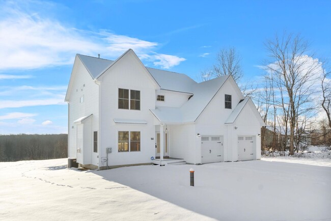 Foto del edificio - OPEN HOUSE 4/12/25, SAT 10am - 1pm New Con...