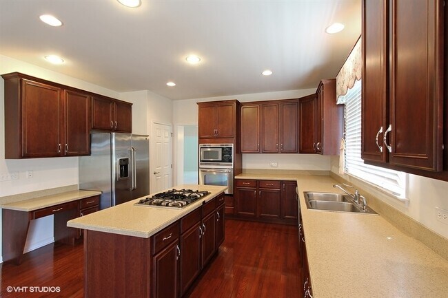 Foto del edificio - 16 Olympic Dr