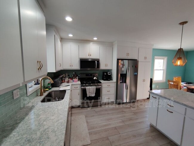 Building Photo - 155 Lakeview Terrace