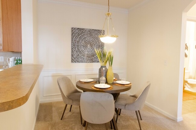 Building Photo - The Crest at Sugarloaf