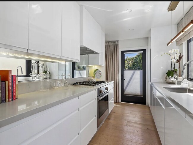 Foto del edificio - 1340 N Harvard Blvd