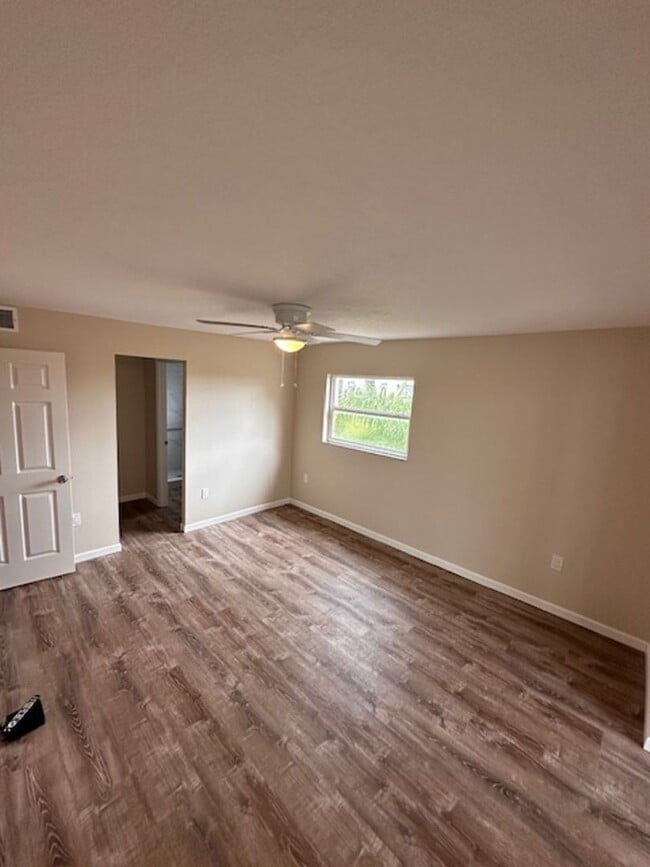 Building Photo - 55+ 2x2 Newly Renovated Condo