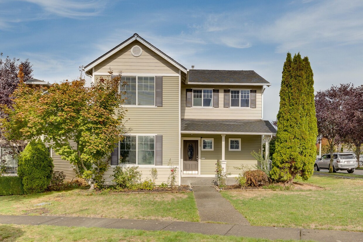 Foto principal - Beautiful Two-Story Home for Rent in the C...