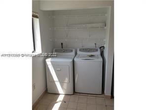 Building Photo - 2 br, 2.5 bath Townhome - 305 Palm Cir E