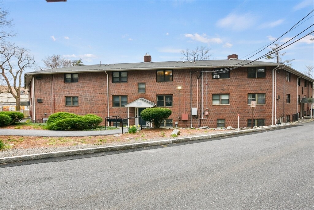 2 Town House Ln Unit 7, Acton, MA 01720 Condo for Rent in Acton, MA