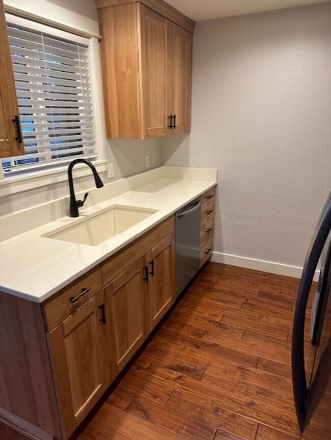 Foto del edificio - Available Now!  One level 3 Bedroom and 1....